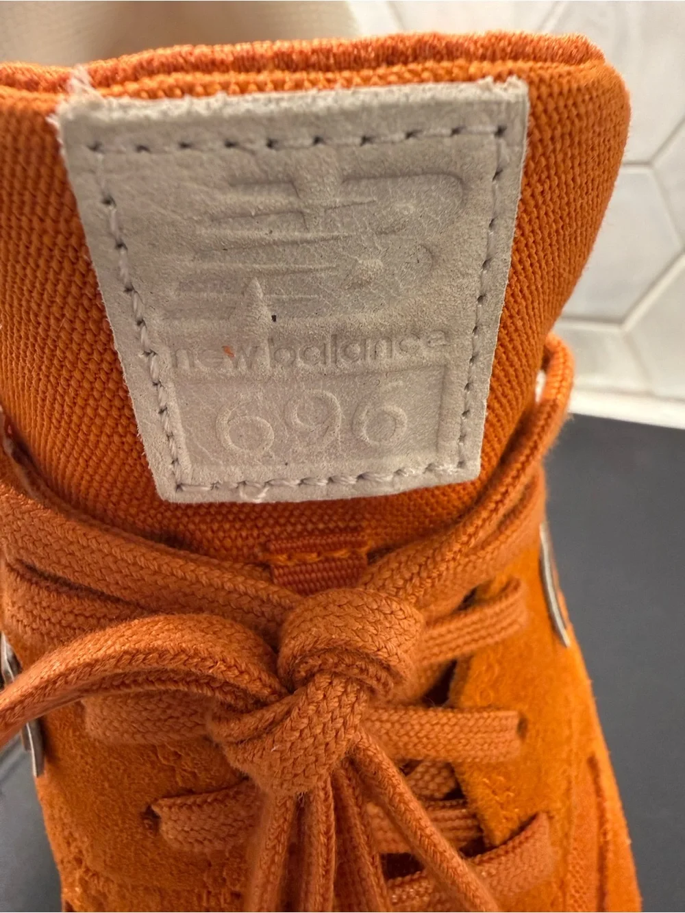 New Balance Woman’s 696 Orange Burst Suede Sz 7 NEW Iconic Retro Vibe - Picture 2 of 10